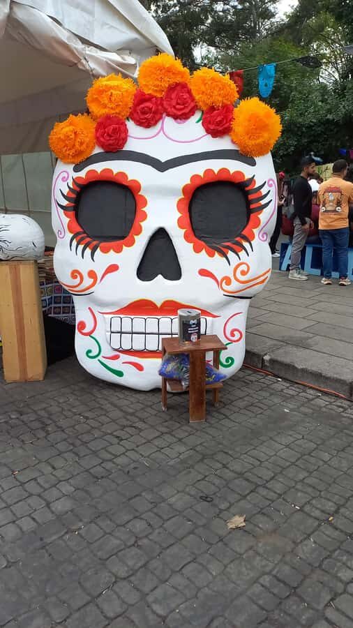 Coyoacán: History and Life of a Magical Neighborhood - The main square, churros, and the market rhythm that ends the tour strong