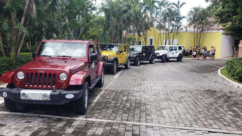 Cozumel Private Jeep Tour with Lunch and Snorkeling - Tortugas Beach Club: Lunch, Snorkel Time, and That East-Coast Feel