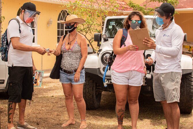 Cozumel Private Jeep Tour with Snorkeling Experience and Lunch - Chen Rio’s calm-water swim spot and the crocodile friend