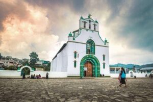 Customs of indigenous villages of Chiapas - Stop 1: Iglesia de San Juan Bautista and the rituals of Chamula