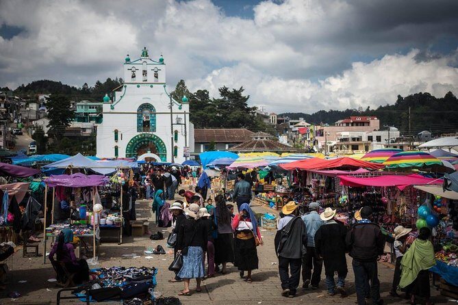 Customs of indigenous villages of Chiapas - Stop 5: Former Temple of San Lorenzo, artisans, and learning textile production