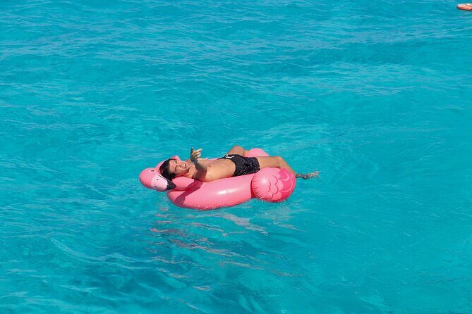 Dancer Cruise Isla Mujeres Snorkel Food and Drinks Included - The crew and the entertainment: what to expect from the party format