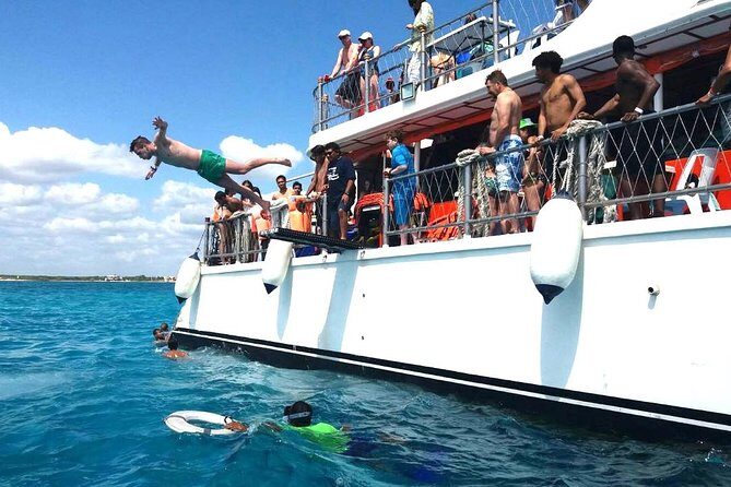 Dancer Cruise Isla Mujeres Snorkel Food and Drinks Included - Breakfast onboard, plus the open bar rhythm: where the value shows