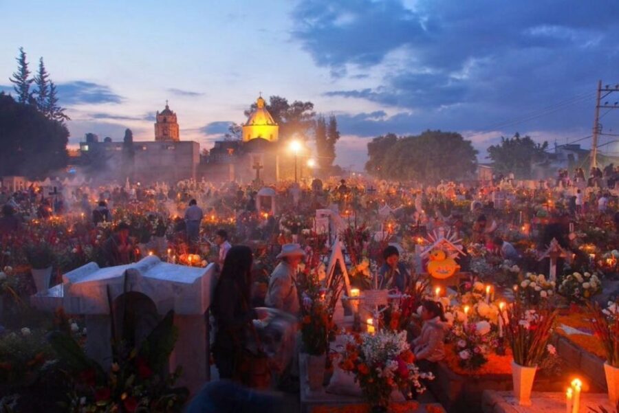 Day of the Dead Tour in San Andres Míxquic From Mexico City - Cemetery time: why families’ actions matter more than the decorations
