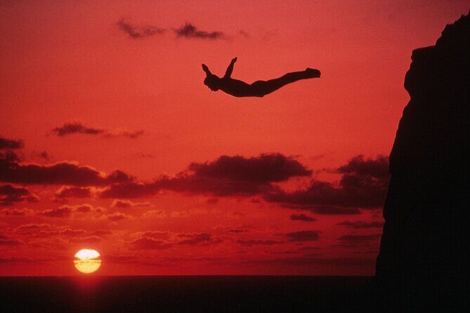 DeLuxe Cliff Divers+Sunset Exhibition byNight w/Different Options - The La Perla Restaurant Stop: Where the Dinner Becomes Part of the Show