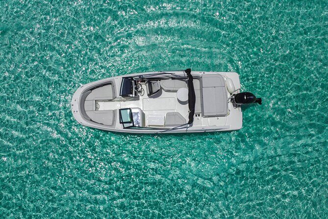Deluxe Private Boats - 24 ft Sea Ray - Drinks, snacks, and the on-board vibe that keeps the day moving