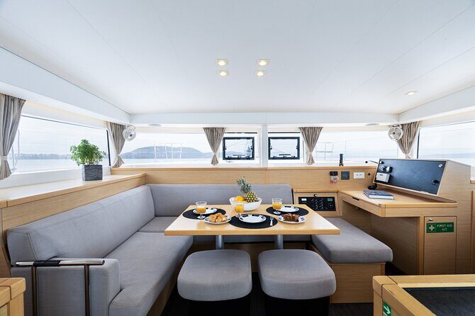 Deluxe Private Boats - 40 ft Catamaran - A 5 to 6 hour private day on a 40-ft catamaran