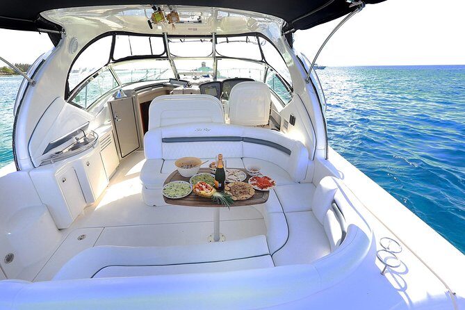 Deluxe Private Boats - 40 ft Sea Ray - Crew attention, restroom on board, and the comfort details that matter