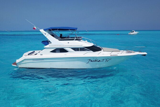 Deluxe Yacht 48FT with FlyBrige Rental in Cancun - Isla Mujeres: Playa Norte Swim and Punta Sur Walk