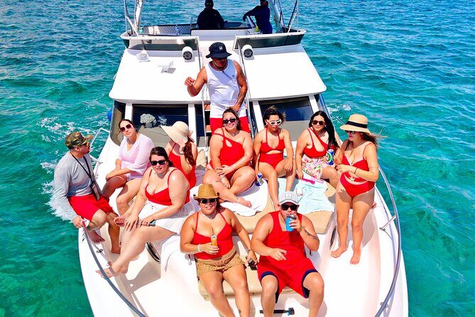 Deluxe Yacht 48FT with FlyBrige Rental in Cancun - Inside the Yacht: Two Floors, A/C Downstairs, and Real Lounge Space