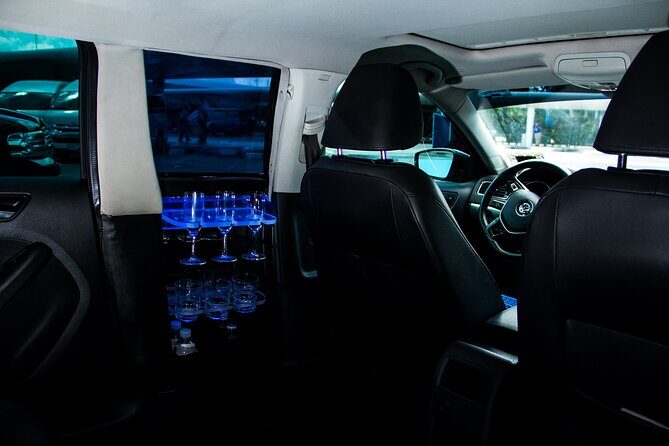Departures in Luxury Sedan from Akumal to Cancun Airport - The ride experience in a luxury sedan (comfort you can feel)