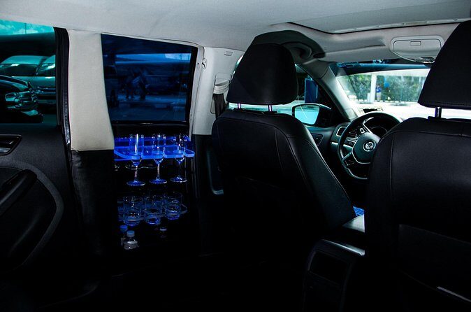 Departures in Luxury Sedan from Akumal to Cancun Airport - Airport drop-off: arriving without chaos