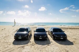 Departures in Luxury Sedan from Tulum to Cancun Airport - Luxury Sedan Pickup: How Your Driver Finds You