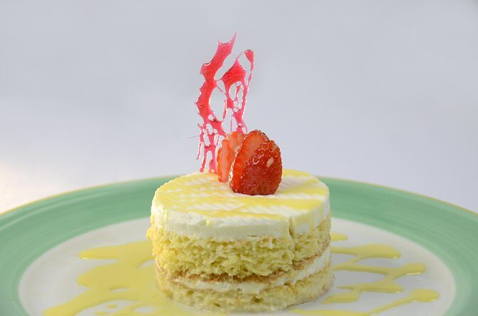 Dinner at the Revolving Bellini Restaurant in Mexico City - Service and guides: what you can expect from the people side