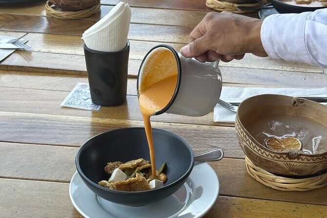 Discover Authentic Mexican Flavors on Oaxaca Food Tour - Mercado 20 de Noviembre: mole negro, mole rojo, and the sweet-and-savory start