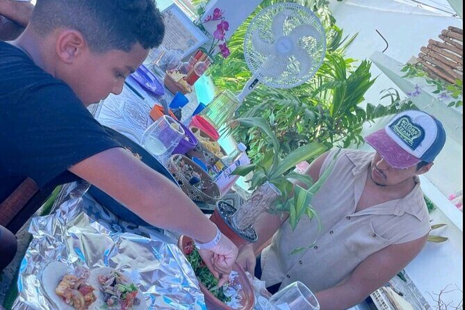 Elaboration of tortillas by hand following the Mexican tradition - Price and value: what $47.17 buys in Cancun