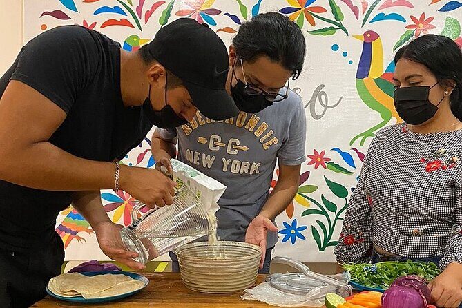 Elaboration of tortillas by hand following the Mexican tradition - Your tacos: what you make, cook, and eat