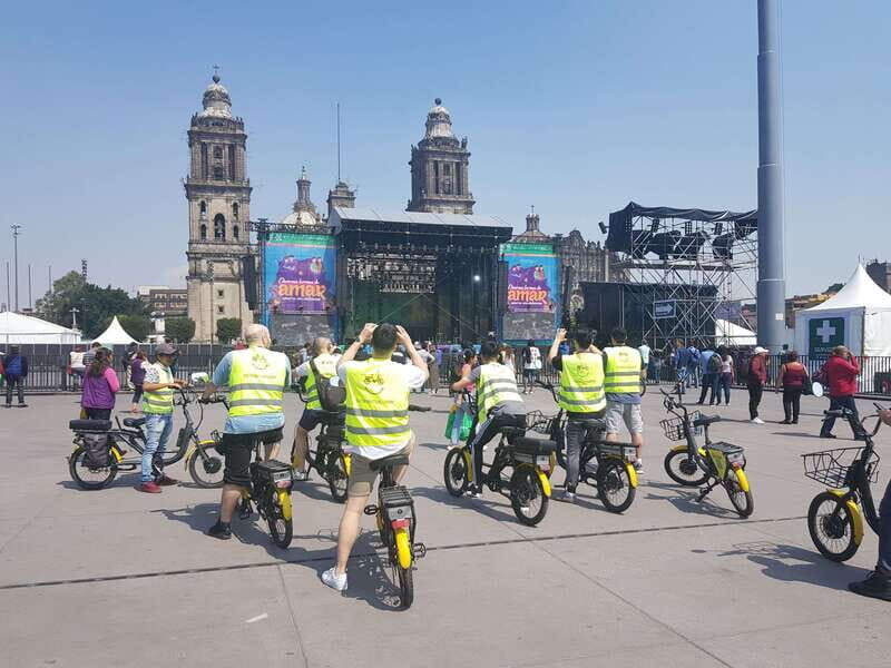 Electric Bike City Tour with a taco stop. - Plazas and grand buildings: from Plaza Río de Janeiro to the Zócalo