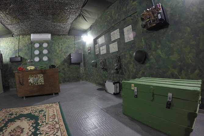 Escape Room in Guadalajara: Save the World in a Bunker - What Happens During Your Session (From Briefing to Escape Finish)