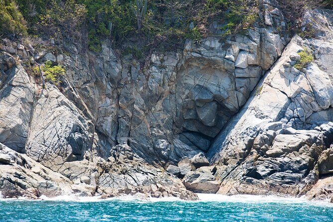 Exclusive 7 bays of Huatulco by Panga Boat or Yacht. - Playa La Entrega: coral reef waters and El Bufadero’s blast