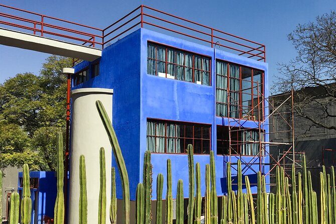 EXCLUSIVE TOUR Casa Estudio Frida Kahlo-Diego Rivera Small Groups - Stop 1: Museo Estudio Diego Rivera y Frida Kahlo walkthrough