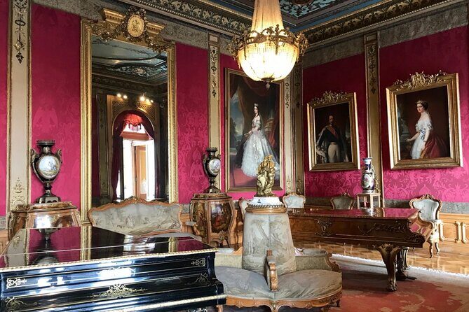 EXCLUSIVE TOUR Chapultepec Castle - Small Groups - What makes the guides stand out: story, symbols, and context