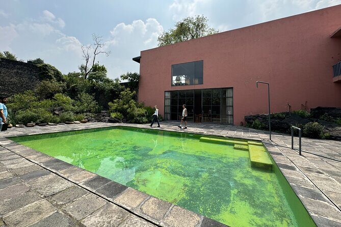 EXCLUSIVE TOUR Luis Barragán Casa Pedregal - small groups - The garden and the Pedregal setting: where materials matter