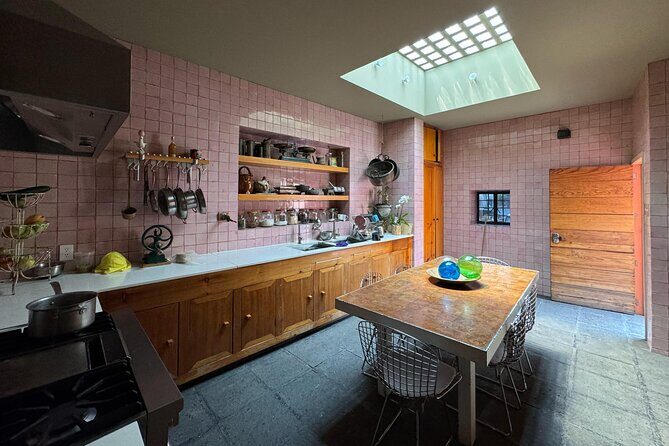 EXCLUSIVE TOUR Luis Barragán Casa Pedregal - small groups - Inside the house: how the tour makes design understandable