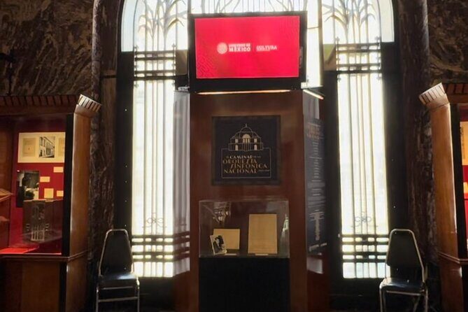 EXCLUSIVE TOUR to Palacio de Bellas Artes - small groups - Temporary exhibitions: bonus art when timing cooperates