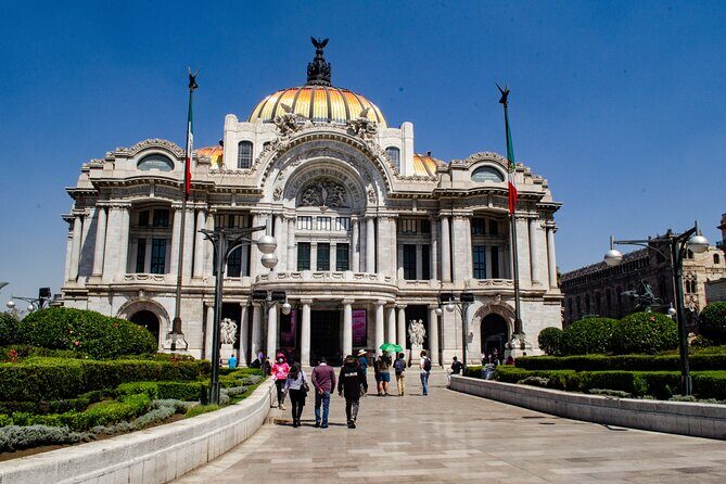 EXCLUSIVE TOUR to Palacio de Bellas Artes - small groups - Price and value: $65.72 for 2 hours with a small group