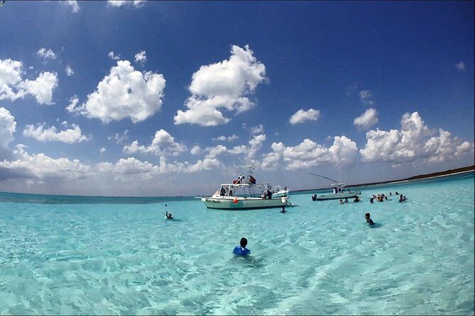 "First Lady" Private Snorkel & El Cielo Sandbar Combo - The First Lady Boat: Fast, Clean, and Built for a Comfort-First Day