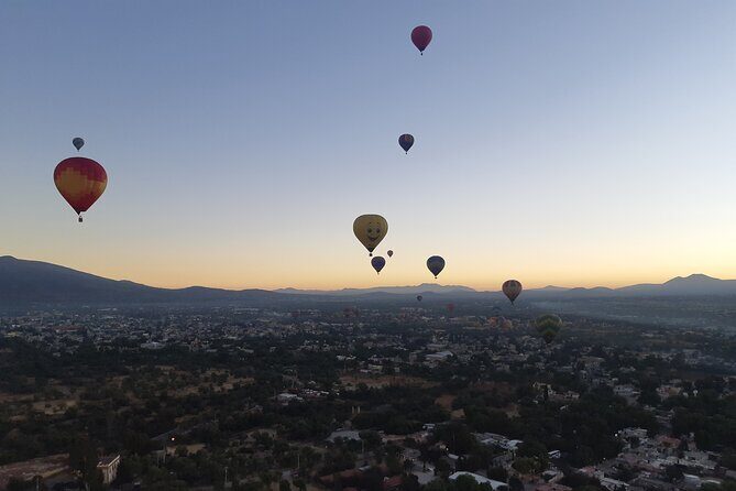 Flight in Globe, visit archaeological area, breakfast and transport - Teotihuacan from Above: The Globe Hot-Air Balloon Flight