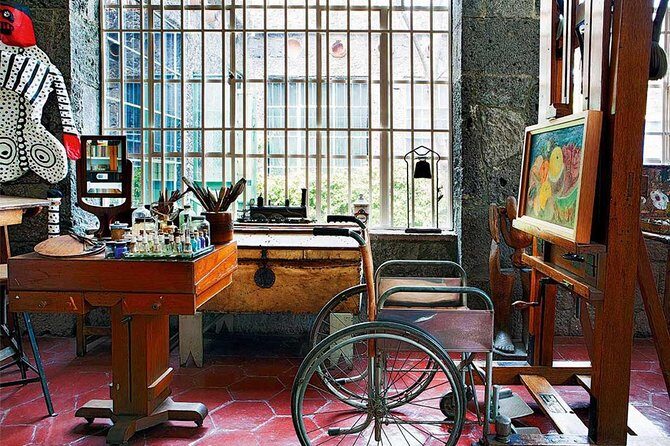Frida Kahlo Museum and Diego Rivera Studio Tour with Admission Tickets - What you’ll learn at Casa Azul: accident, identity, and Diego
