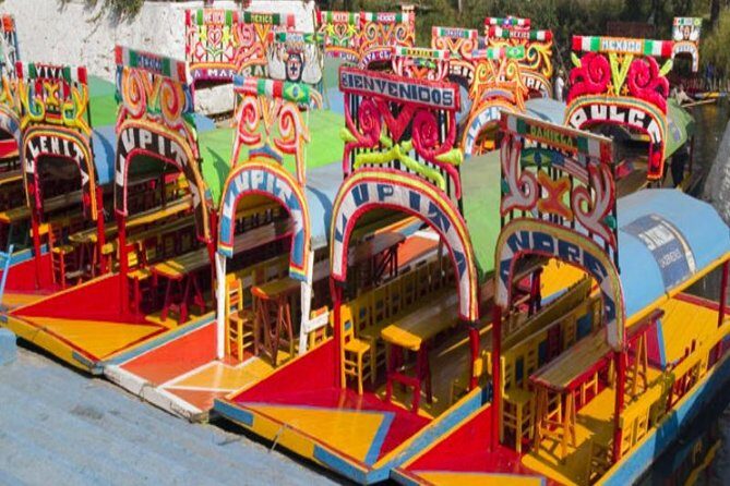 Frida Kahlo's House, Coyoacan and Xochimilco - All Day Tour - Xochimilco Floating Gardens: the Trajinera ride (and the reality of vendors)