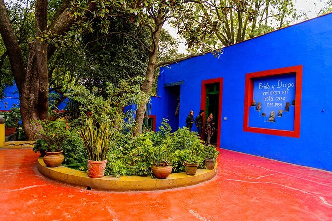 Frida Kahlo's House, Coyoacan and Xochimilco - All Day Tour - Museo Frida Kahlo (Casa Azul): what one hour can do