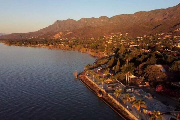 From Guadalajara: Chapala Lake & Ajijic Tour - Entering Chapala: boardwalk views and guided walking