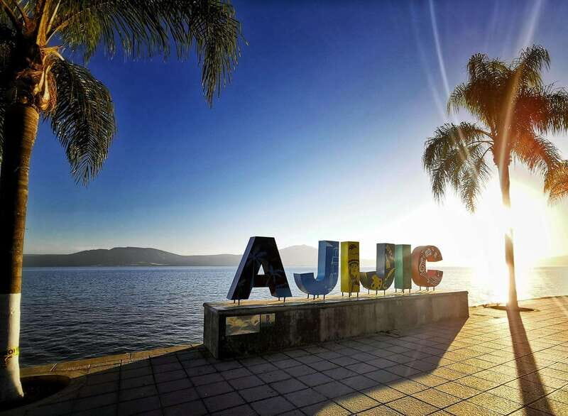From Guadalajara: Enchanting Lake Chapala & Ajijic Day Trip - Lake Chapala time: quick sights, real sense of place