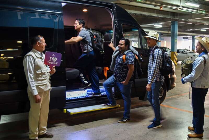 From Guadalajara: Tequila Trail Tour with Tasting - Getting to the trail: Minerva pickup and the black van setup