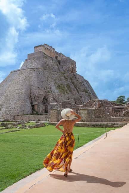 From Mérida:Uxmal and amazing cenotes guided tour with lunch - The 7:30 a.m. start: meeting at Parque Santa Ana without stress