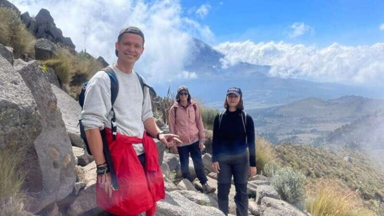 From Mexico City: Hike Iztaccihuatl Volcano with an Alpinist - Getting Oriented: The 3,300m Paso de Cortés Photo Stop