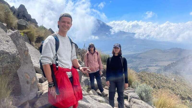 From Mexico City: Hike Iztaccihuatl Volcano with an Alpinist - Getting Oriented: The 3,300m Paso de Cortés Photo Stop