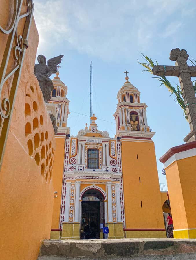 From Mexico City: Puebla, Cholula, and Tonantzintla with Optional Typical Lunch - The guides and drivers: why the day feels smooth