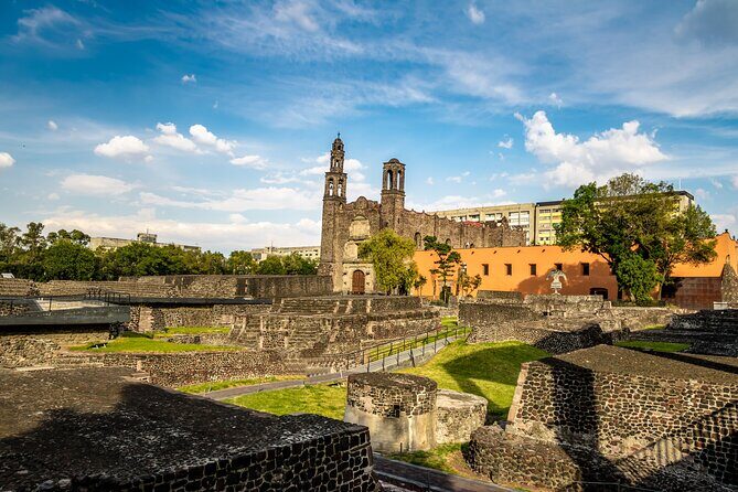 From Mexico City: Teotihuacan and Basilica of Guadalupe Tour - Entering Teotihuacán: the Avenue of the Dead is the real warm-up