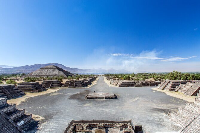 From Mexico City: Teotihuacan and Basilica of Guadalupe Tour - Basilica de Santa María de Guadalupe: old and new, both worth your time