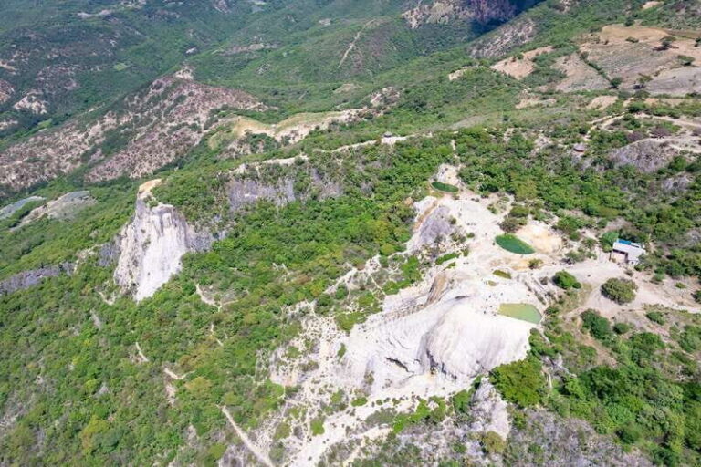 From Oaxaca: Hierve el Agua and Teotitlán del Valle - Hierve el Agua petrified waterfalls: how to make the most of the natural pool time