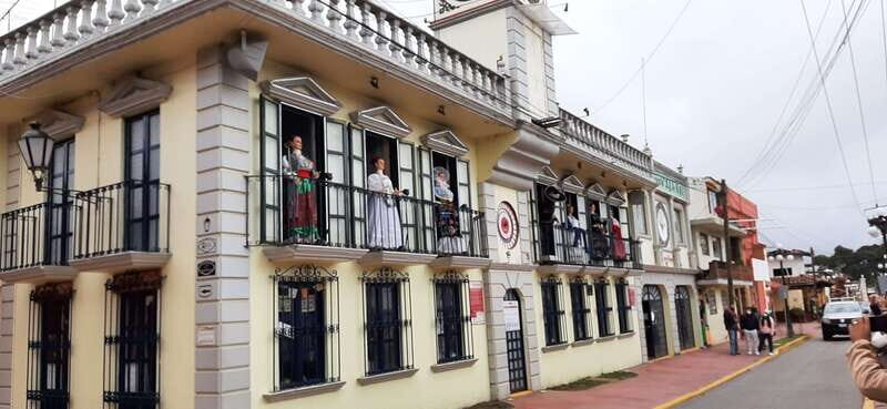 From Puebla: Zacatlan and Chignahuapan Magical Towns - Chignahuapan: Christmas-town charm, hot-springs energy, and crafts