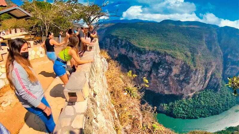 From Tuxtla Sumidero Canyon, Viewpoint & San Cristobal Tour - Arriving San Cristóbal de las Casas at Portal 9