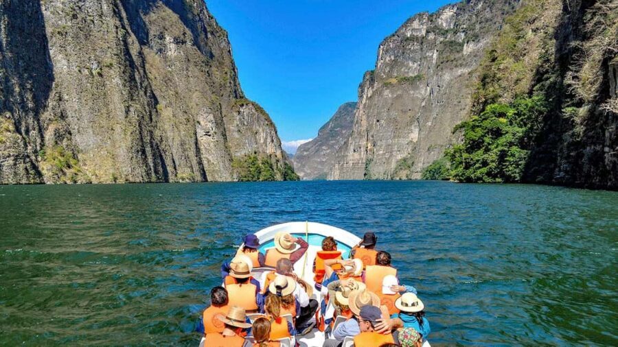 From Tuxtla Sumidero Canyon, Viewpoint & San Cristobal Tour - Tuxtla Pickup: Soriana Híper Poliforum and a Smooth Start