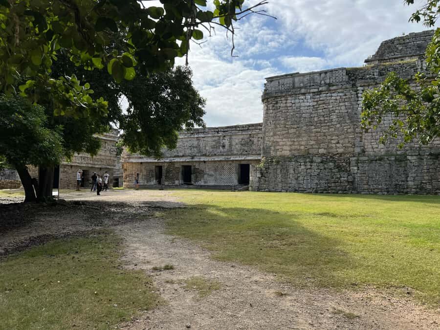 From Valladolid: Tour to Chichen Itza & 2 Cenotes - Chichén Itzá in 2.5 hours: what you’ll see and how to make it count