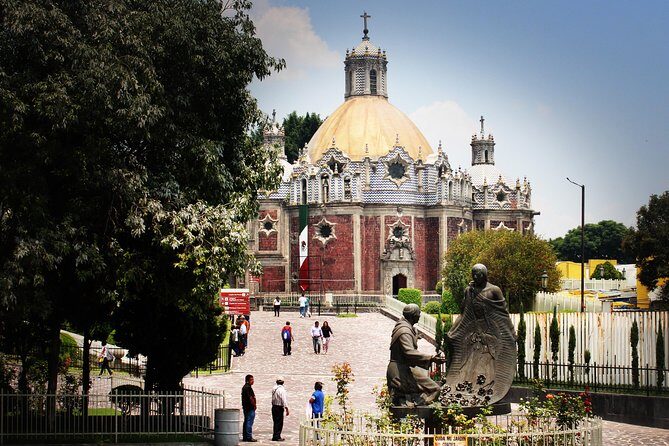 Full-Day Teotihuacan & Basilica Guadalupe Tour - Stop 2: Basilica de Santa Maria de Guadalupe in about an hour